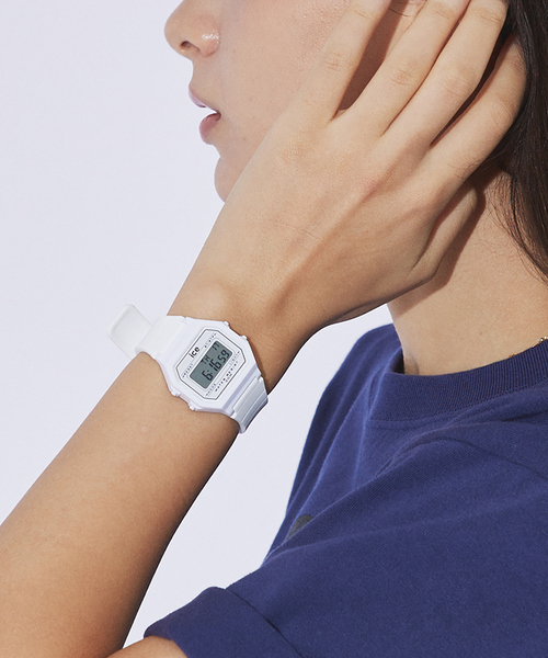 ICE WATCH(アイスウォッチ)の「【ICE-WATCH / アイスウォッチ】ICE DIGIT RETRO / 腕時計 / ユニセックス / ギフト / シリコン【WEB限定】(デジタル腕時計・レディース・ブラック/サックスブルー/エメラルド/ホワイト/ピンク/レッド/イエロー/オレンジ・フリー)」の1枚目の写真