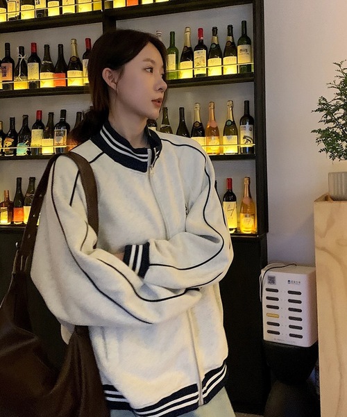 Teem Store（チームストア）の「配色ラインスタンドジップアップジャージ（ジャージ・レディース・アイボリー/ネイビー・M/L）」の5枚目の写真