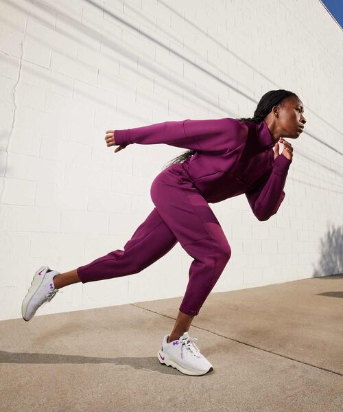 NIKE（ナイキ）の「ナイキ モティバ ウィメンズ ウォーキングシューズ / Nike Motiva Women's Walking Shoes DV1238-009 Photon Dust（スニーカー・レディース・グレー系その他・23/24/25/26/25.5/22.5/24.5/23.5）」の9枚目の写真