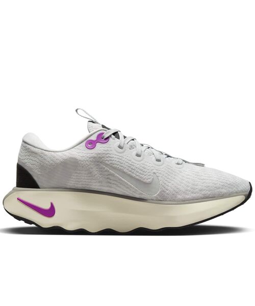 NIKE（ナイキ）の「ナイキ モティバ ウィメンズ ウォーキングシューズ / Nike Motiva Women's Walking Shoes DV1238-009 Photon Dust（スニーカー・レディース・グレー系その他・23/24/25/26/25.5/22.5/24.5/23.5）」の10枚目の写真