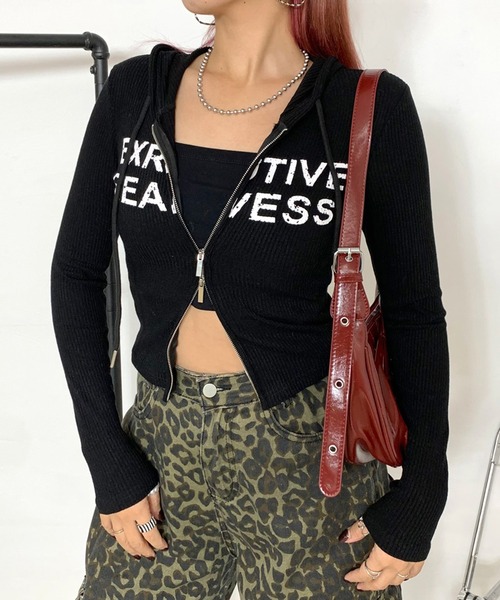 non-hedge(ノンヘッジ)の「リブロゴジップショート丈フードプルオーバー(Tシャツ/カットソー・レディース・ベージュ/ワインレッド/ブラック/オフホワイト/グレー・FREE)」の2枚目の写真