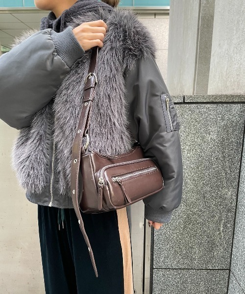 AIC.（エーアイシー）の「レザータッチアウトポケットスクエアバッグ（ショルダーバッグ・レディース・ブラウン/ブラック/アイボリー・FREE）」の16枚目の写真