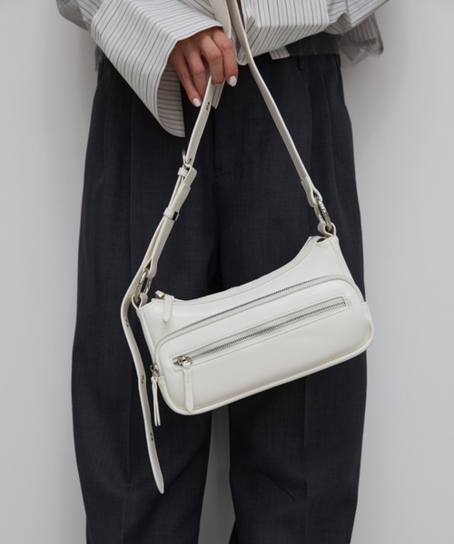 AIC.（エーアイシー）の「レザータッチアウトポケットスクエアバッグ（ショルダーバッグ・レディース・ブラウン/ブラック/アイボリー・FREE）」の21枚目の写真