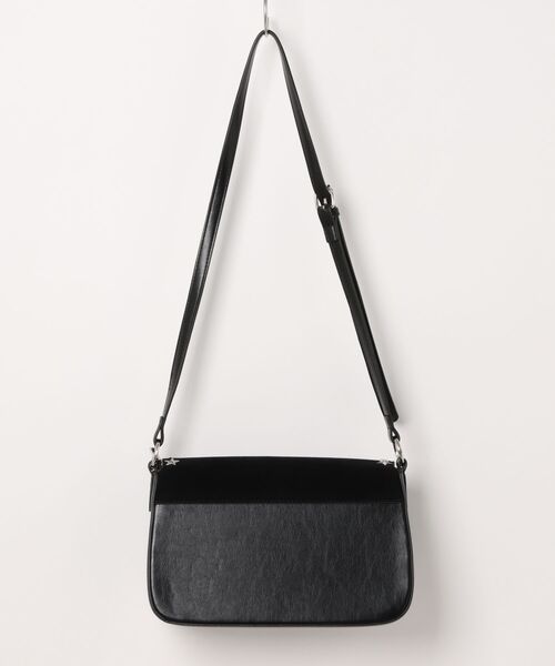 SPINNS(スピンズ)の「【2WAY】スタッズ 合皮ハンドバッグ/ショルダーバッグ(ハンドバッグ・レディース・ブラック/レッド・ONESIZE)」の3枚目の写真