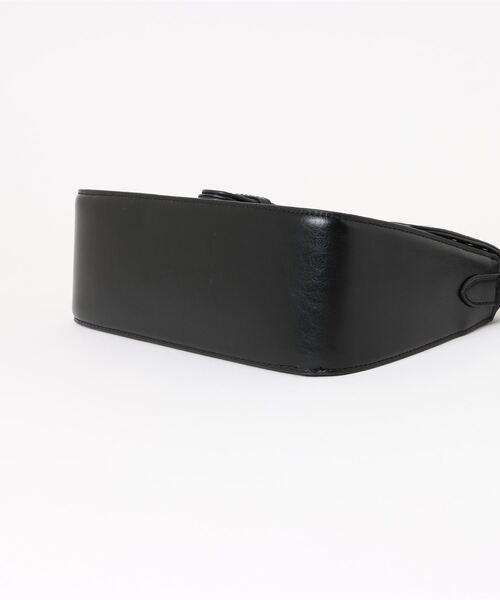 SPINNS(スピンズ)の「【2WAY】スタッズ 合皮ハンドバッグ/ショルダーバッグ(ハンドバッグ・レディース・ブラック/レッド・ONESIZE)」の4枚目の写真