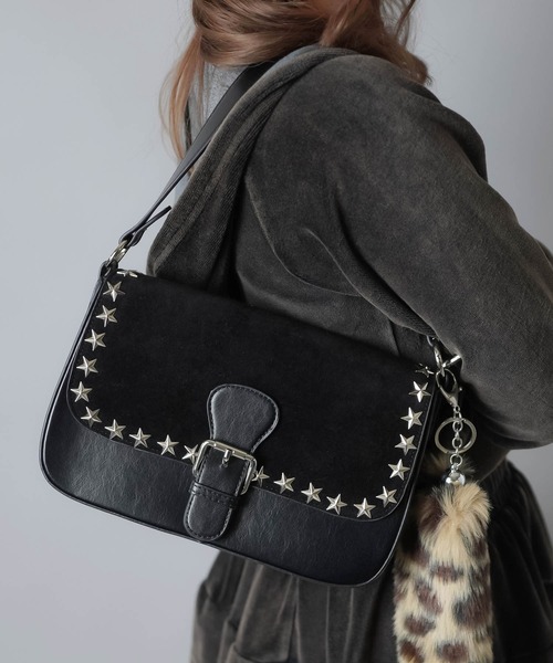 SPINNS(スピンズ)の「【2WAY】スタッズ 合皮ハンドバッグ/ショルダーバッグ(ハンドバッグ・レディース・ブラック/レッド・ONESIZE)」の1枚目の写真