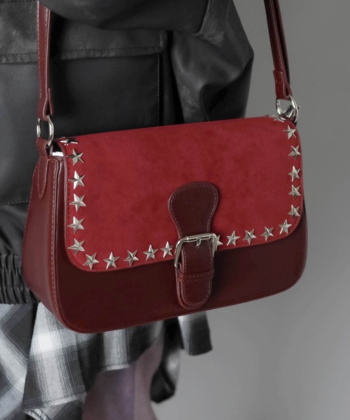 SPINNS(スピンズ)の「【2WAY】スタッズ 合皮ハンドバッグ/ショルダーバッグ(ハンドバッグ・レディース・ブラック/レッド・ONESIZE)」の17枚目の写真