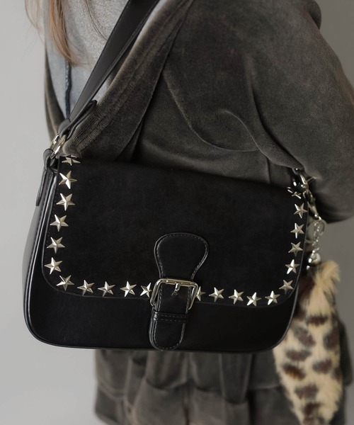 SPINNS(スピンズ)の「【2WAY】スタッズ 合皮ハンドバッグ/ショルダーバッグ(ハンドバッグ・レディース・ブラック/レッド・ONESIZE)」の16枚目の写真