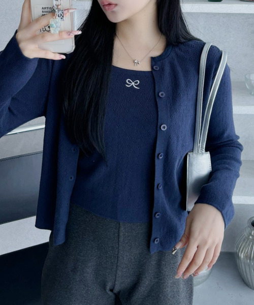 Ada.(エイダ)の「リボン ワンポイント アイレット ニット カーディガン(アンサンブル・レディース・ネイビー/アイボリー/グレー・FREE)」の7枚目の写真