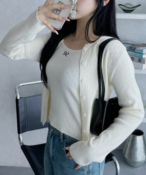 Ada.(エイダ)の「リボン ワンポイント アイレット ニット カーディガン(アンサンブル・レディース・ネイビー/アイボリー/グレー・FREE)」の20枚目の写真