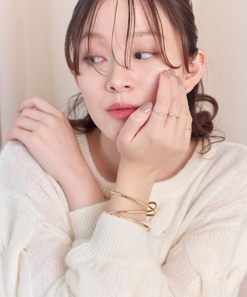 Phoebe（フィービィー）の「ニュアンスラインワイドカフバングル（バングル/リストバンド・レディース・イエローゴールド/シルバー・FREE）」の9枚目の写真