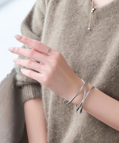 Phoebe（フィービィー）の「ニュアンスラインワイドカフバングル（バングル/リストバンド・レディース・イエローゴールド/シルバー・FREE）」の14枚目の写真