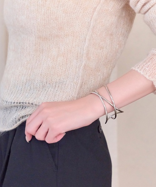 Phoebe（フィービィー）の「ニュアンスラインワイドカフバングル（バングル/リストバンド・レディース・イエローゴールド/シルバー・FREE）」の17枚目の写真