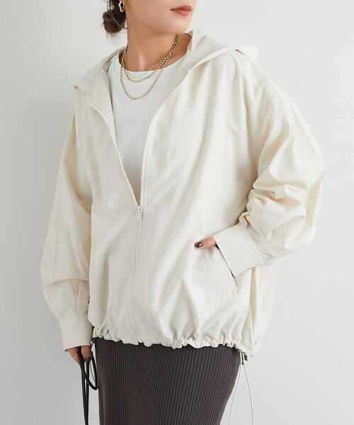 un dix cors（アンディコール）の「Aラインボリュームマンパ（マウンテンパーカー・レディース・アイボリー/ブラック・FREE）」の2枚目の写真