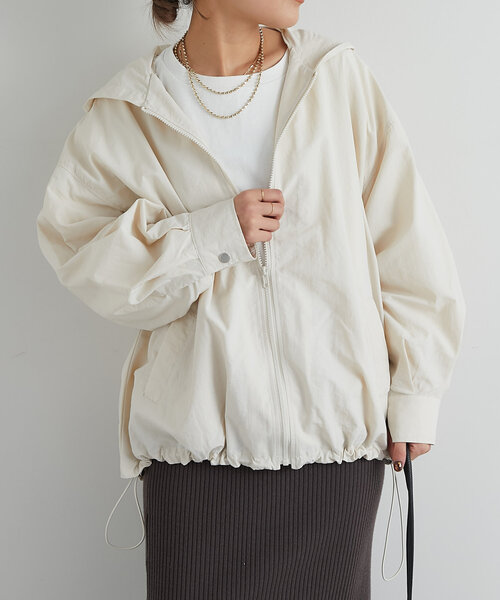 un dix cors（アンディコール）の「Aラインボリュームマンパ（マウンテンパーカー・レディース・アイボリー/ブラック・FREE）」の4枚目の写真