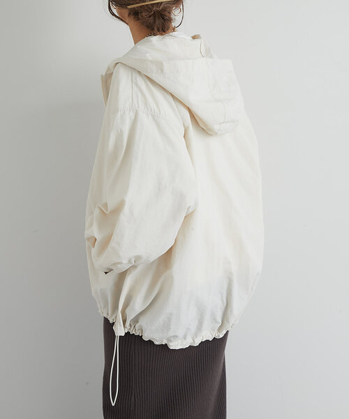 un dix cors（アンディコール）の「Aラインボリュームマンパ（マウンテンパーカー・レディース・アイボリー/ブラック・FREE）」の5枚目の写真