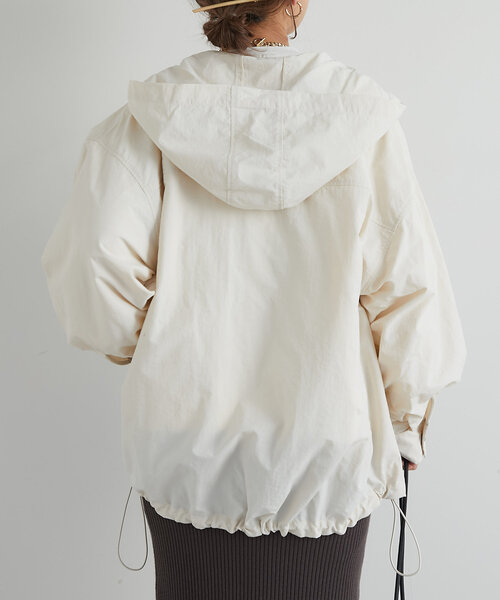 un dix cors（アンディコール）の「Aラインボリュームマンパ（マウンテンパーカー・レディース・アイボリー/ブラック・FREE）」の6枚目の写真