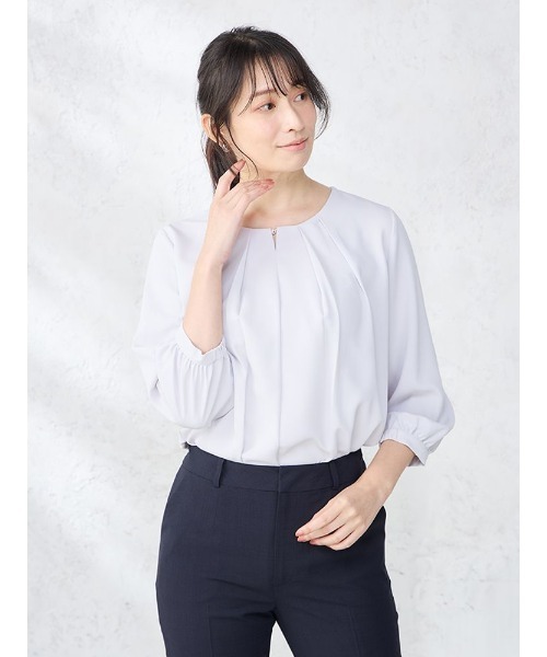 Perfect Suit FActory(パーフェクトスーツファクトリー)の「ビジュー付き フロントタックブラウス オフホワイト/グレー/ベージュ/グリーン(シャツ/ブラウス・レディース・オフホワイト/ライトグレー/ライトグリーン/ベージュ・S/M/L)」の4枚目の写真