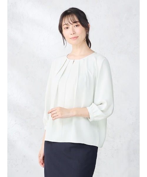 パーフェクトスーツファクトリー Perfect Suit FActory ビジュー付き フロントタックブラウス （オフホワイト） パーフェクトスーツファクトリー Perfect Suit FActory ビジュー