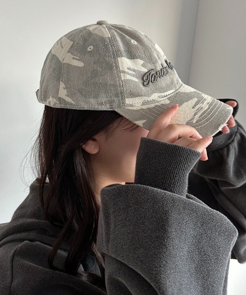 apres jour mignon（アプレジュールミニョン）の「【apresjour mignon×ARIAZ】カモフラ柄ロゴキャップ（キャップ・レディース・ライトグレー/グリーン/ブラウン系その他/グレー・ONESIZE）」の2枚目の写真