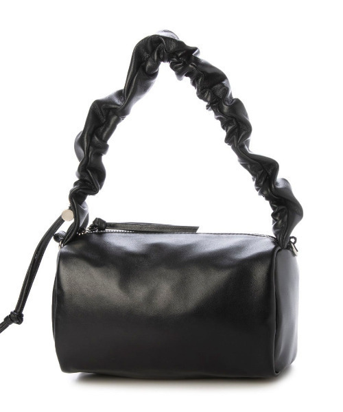 perche（ペルケ）の「『VERY』バイヤー大和美帆さんコラボ　ペルケ perche / シープボックスチェーンショルダーバッグ（ショルダーバッグ・レディース・アイボリー/ブラック/シルバー・FREE）」の2枚目の写真