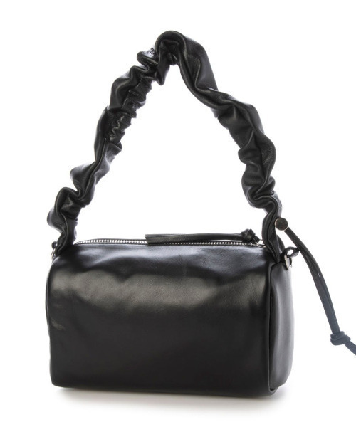 perche（ペルケ）の「『VERY』バイヤー大和美帆さんコラボ　ペルケ perche / シープボックスチェーンショルダーバッグ（ショルダーバッグ・レディース・アイボリー/ブラック/シルバー・FREE）」の12枚目の写真