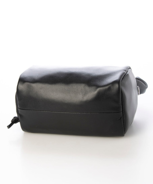 perche（ペルケ）の「『VERY』バイヤー大和美帆さんコラボ　ペルケ perche / シープボックスチェーンショルダーバッグ（ショルダーバッグ・レディース・アイボリー/ブラック/シルバー・FREE）」の13枚目の写真