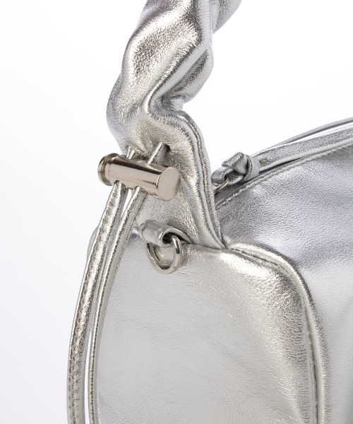 perche（ペルケ）の「『VERY』バイヤー大和美帆さんコラボ　ペルケ perche / シープボックスチェーンショルダーバッグ（ショルダーバッグ・レディース・アイボリー/ブラック/シルバー・FREE）」の21枚目の写真