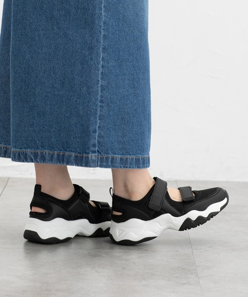 Honeys（ハニーズ）の「スニーカーサンダル（サンダル・レディース・ブラック/ブラック×ホワイト・L/LL/M/S）」の4枚目の写真