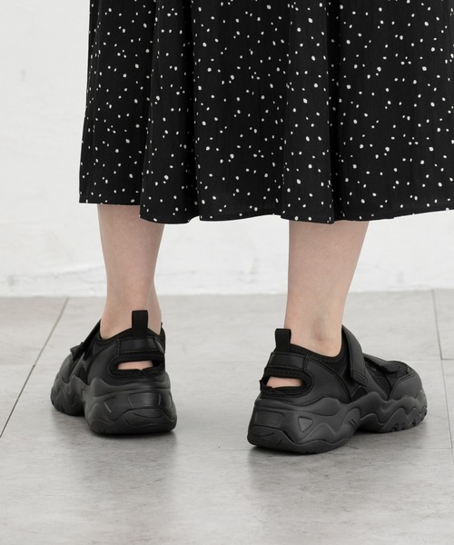 Honeys（ハニーズ）の「スニーカーサンダル（サンダル・レディース・ブラック/ブラック×ホワイト・L/LL/M/S）」の8枚目の写真