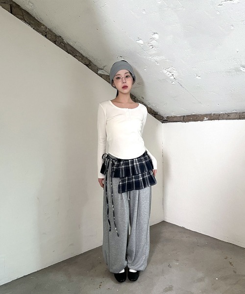 4INT.（フォイント）の「【レイヤードコーデに最適！】 フリル カンカン チェックラップ スカート（スカート・レディース・ネイビー/ブラック・FREE）」の16枚目の写真