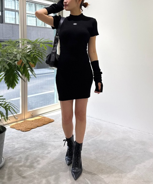 SPIRALGIRL(スパイラルガール)の「アームウオーマー付きロゴプレートリブワンピース(ワンピース・レディース・ブラック/ベージュ/グレー・FREE)」の9枚目の写真