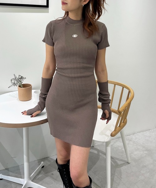 SPIRALGIRL(スパイラルガール)の「アームウオーマー付きロゴプレートリブワンピース(ワンピース・レディース・ブラック/ベージュ/グレー・FREE)」の15枚目の写真