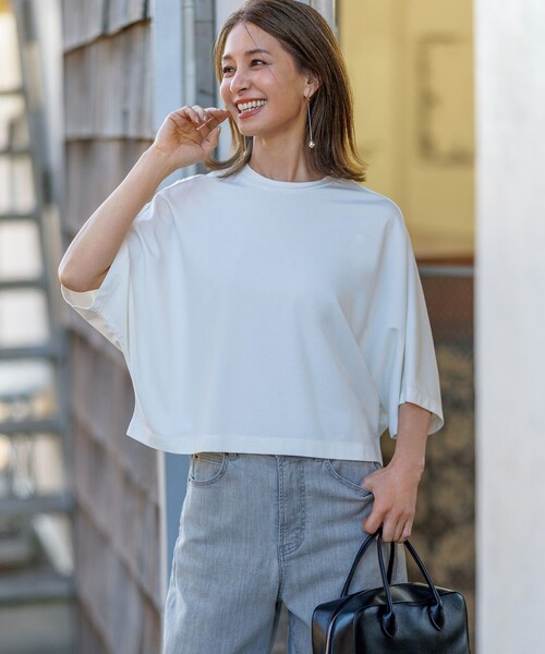 UNFILO(アンフィーロ)の「BEAUTY FORM-T ドルマンTシャツ(Tシャツ/カットソー・レディース・ホワイト系/グレー系/ネイビー系/ベージュ系・X-LARGE)」の1枚目の写真