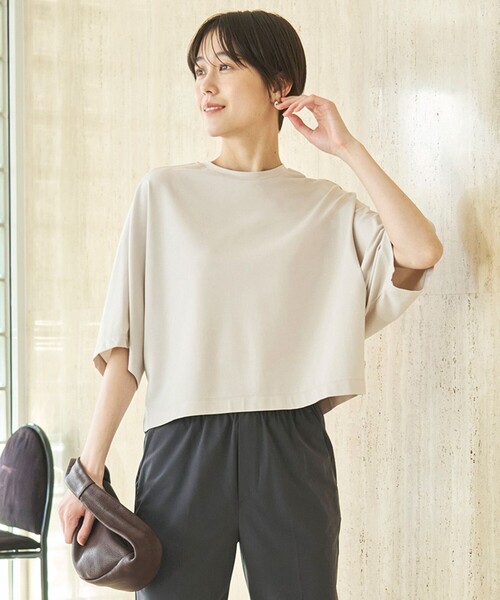 UNFILO(アンフィーロ)の「BEAUTY FORM-T ドルマンTシャツ(Tシャツ/カットソー・レディース・ホワイト系/グレー系/ネイビー系/ベージュ系・X-LARGE)」の3枚目の写真