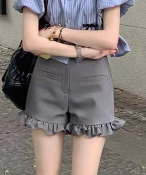 Mejoul(メジュール)の「フロントポケット 裾フリルショートパンツ(その他パンツ・レディース・グレー/ブラック・M/L)」の1枚目の写真