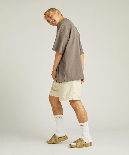 NIKE(ナイキ)の「ナイキ スポーツウェア プレミアム エッセンシャル メンズ オーバーサイズド Tシャツ / Nike Sportswear Premium Essentials Men's Oversized T-Shirt HF9607-289 Cave Stone(Tシャツ/カットソー・メンズ・グレー系その他2・2XL/XL/S/L/M)」の9枚目の写真