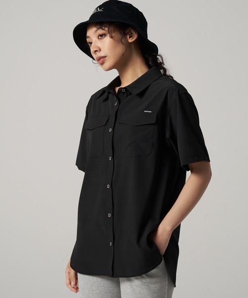 Eddie Bauer(エディーバウアー)の「ホライゾン ガイド 半袖 シャツ(シャツ/ブラウス・レディース・ブルーグレー/ブラック/サンドベージュ・S/M/L/XL)」の1枚目の写真