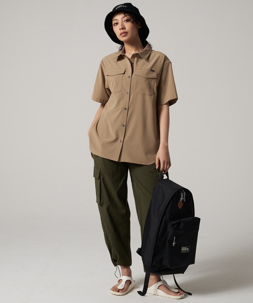 Eddie Bauer(エディーバウアー)の「ホライゾン ガイド 半袖 シャツ(シャツ/ブラウス・レディース・ブルーグレー/ブラック/サンドベージュ・S/M/L/XL)」の14枚目の写真