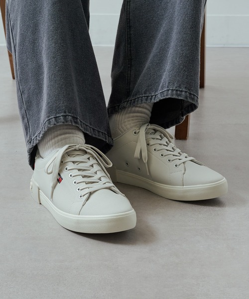 TOMMY HILFIGER（トミーヒルフィガー）の「【TOMMY HILFIGER】tmREZZ スニーカー（スニーカー・メンズ・オフホワイト/ホワイト/ブラック/ブラック系その他2・25cm/25.5cm/26cm/26.5cm/27cm/27.5cm/29cm/25㎝/28cm）」の6枚目の写真