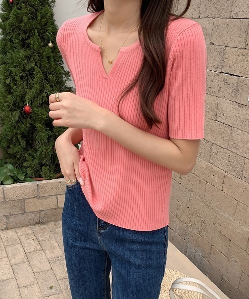 COCOMOMO(ココモモ)の「大人の抜け感 キーネックサマーニット 半袖 キーネック リブニット トップス オフィスカジュアル きれいめ 春服 夏服(ニット/セーター・レディース・ホワイト/ピンク/ブラウン系/ライトブラウン/ブラック/パープル/ベージュ/グリーン・FREE)」の14枚目の写真