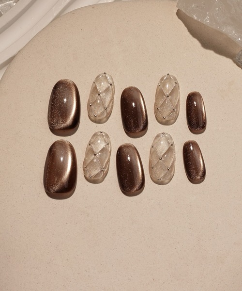 Anail（エーネイル）の「3D水光ネイルキルティングベージュブラウンマグネットオーバルネイルチップ（ネイルシール/ネイルチップ・レディース・ブラウン・MEDIUM/SMALL/LARGE）」の5枚目の写真