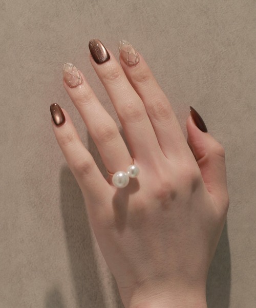 Anail（エーネイル）の「3D水光ネイルキルティングベージュブラウンマグネットオーバルネイルチップ（ネイルシール/ネイルチップ・レディース・ブラウン・MEDIUM/SMALL/LARGE）」の12枚目の写真