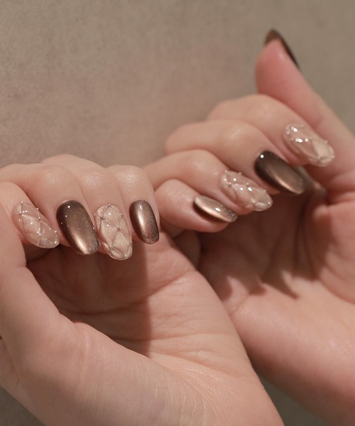 Anail（エーネイル）の「3D水光ネイルキルティングベージュブラウンマグネットオーバルネイルチップ（ネイルシール/ネイルチップ・レディース・ブラウン・MEDIUM/SMALL/LARGE）」の3枚目の写真