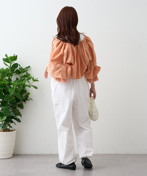 w closet(ダブルクローゼット)の「サイドドロストサロペット(サロペット/オーバーオール・レディース・オフホワイト/パープル/ブラック・FREE)」の5枚目の写真