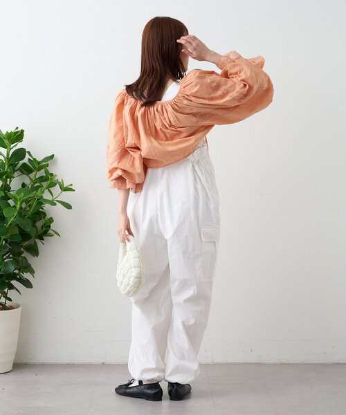 w closet(ダブルクローゼット)の「サイドドロストサロペット(サロペット/オーバーオール・レディース・オフホワイト/パープル/ブラック・FREE)」の6枚目の写真