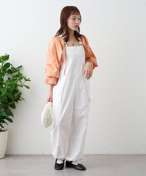 w closet(ダブルクローゼット)の「サイドドロストサロペット(サロペット/オーバーオール・レディース・オフホワイト/パープル/ブラック・FREE)」の7枚目の写真