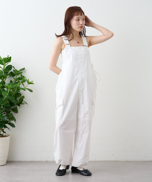 w closet(ダブルクローゼット)の「サイドドロストサロペット(サロペット/オーバーオール・レディース・オフホワイト/パープル/ブラック・FREE)」の12枚目の写真