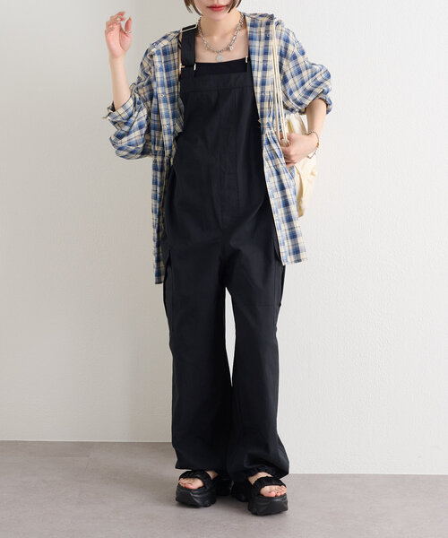 w closet(ダブルクローゼット)の「サイドドロストサロペット(サロペット/オーバーオール・レディース・オフホワイト/パープル/ブラック・FREE)」の15枚目の写真