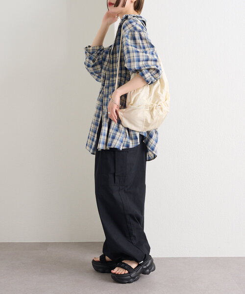 w closet(ダブルクローゼット)の「サイドドロストサロペット(サロペット/オーバーオール・レディース・オフホワイト/パープル/ブラック・FREE)」の16枚目の写真